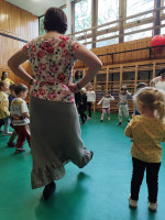 /album/kismuzsika-elozenes-tancos-foglalkozas/besztancos-jpg/